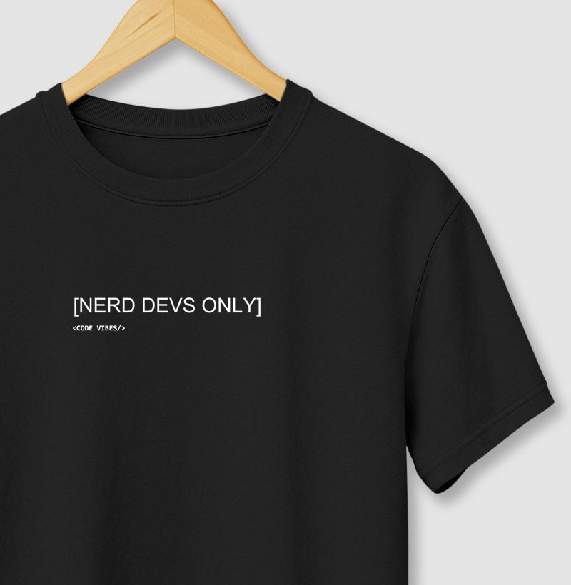 Camiseta NERD DEVS ONLY