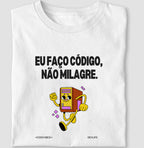 Camiseta EU FAÇO CÓDIGO, NÃO MILAGRE